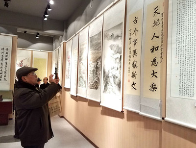 翰墨繪豐年，丹青頌鄉(xiāng)情——許昌市農(nóng)民書畫院首屆農(nóng)民書畫展開幕